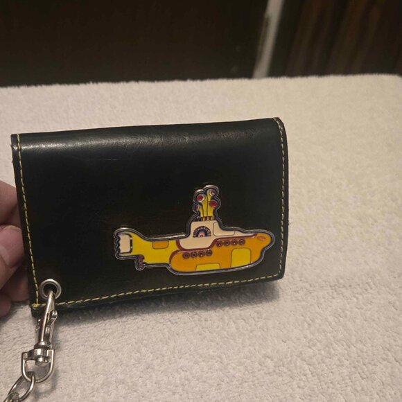 The Beatles Fan Collector's Bundle - 2 Mugs + Yellow Submarine Wallet - Picture 8 of 9